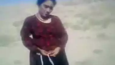 Hot Kashmiri Girl Fucked Hard In Open By Elder Sister’s Hubby