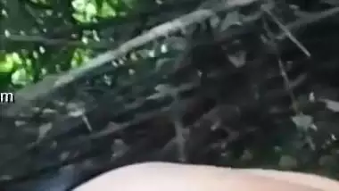 Today Exclusive-horny Desi Girl Boob Pressing And Blowjob Outdoor