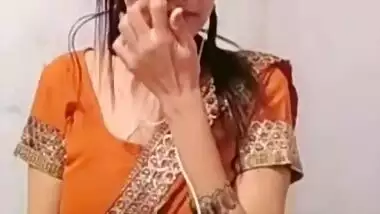 Cutipie bhabi came live after bath, And i did not miss her navel !