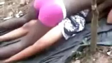 Indian Hot Young Couple Dating N Fucking College immature in Public Park - Wowmoyback