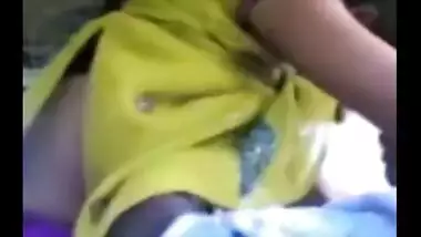 Car me maid ke doodh chusne ki hindi blue film