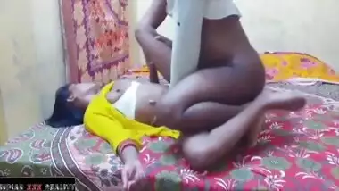 Bhabhi Ko Bina Mood Ke Ghar Me Choda Diya - Indian Desi Bhabhi