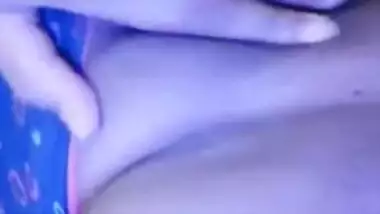 Indian aunty tries to look like XXX star on camera and exposes boobs