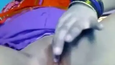 Desi Garam Choot Bhabhi fingering mastrubating Pussy phudi
