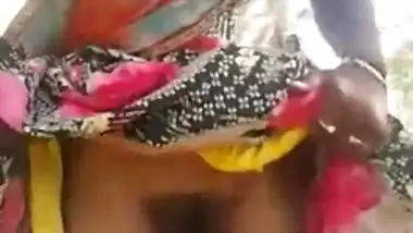 Amateur Desi female exposes her hairy XXX twat for lover's camera