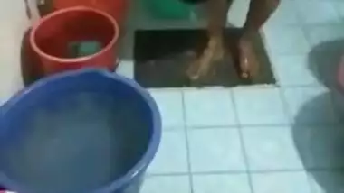 Hubby likes it when Desi wife takes shower because he can film porn video