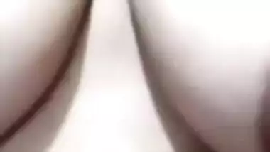 Sexy Desi XXX mom showing her big boobs and wet pussy on cam