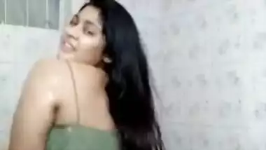 Curvy Desi girl with no panties on dancing in the shower XXX video