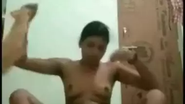 Desi aunty takes off dress and stretches XXX slit on the floor