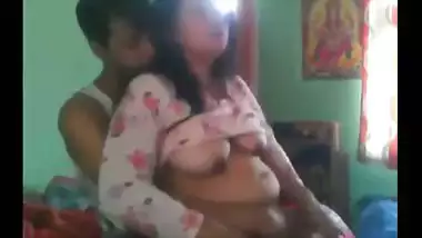 Desi mms Indian sex episodes of big scoops wife with college chap
