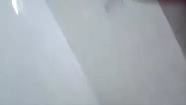 After XXX work classy Desi woman loves to have solo sex in bathroom