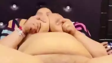 Indian nude lady shows her big ass and puffy cunt