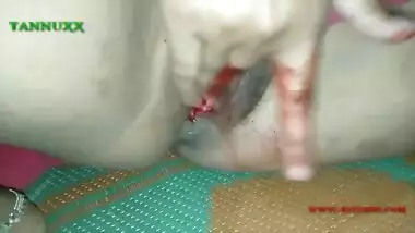 Amateur MMS clip of eccentric Desi gal fingering XXX peach at home