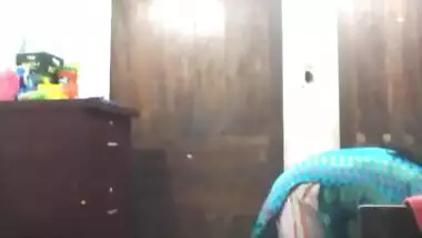 Indian Punjabi girl home made strip tease mms sex scandal