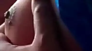 Indian pulls XXX sari up and guy touches her sex appealing boobs