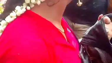 Madurai hot young girl wet chudi with boobs at public part:2
