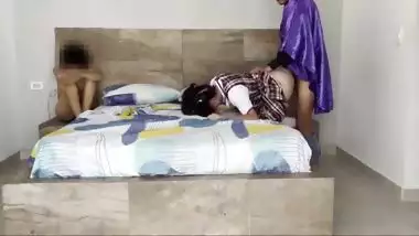 !PERVERCION EN SU MAXIMA EXPRESION¡ SACERDOTE CACHONDO ROMPE DOS COÑOS JOVENES DESPUES DE CLASES A CAMBIO DEL DINERO DE LAS LIMOSNAS.