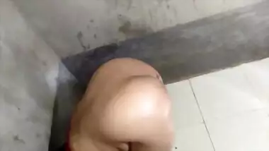 Desi MMS of a kinky husband fucking his wife with a carrot