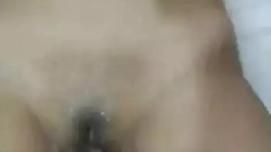 Big dildo sex video of a sexy hot Indian girl looks hot
