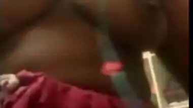 Desi chick takes saggy breasts to light so that boyfriend can jerk off