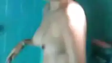 indian babe sonakshi taking shower recorded by her bf