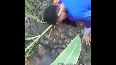 Hindisex video of a big ass bhabhi enjoying outdoor sex with her lovers