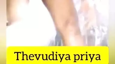 Sexy Tamil Girl Bathing