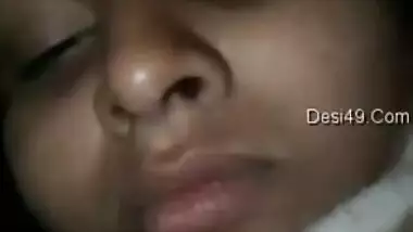 Desi girl exposes her erogenous XXX zones under the blanket in sex video