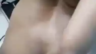 10-pounder loving Desi hotty waits for her bfs cum splash